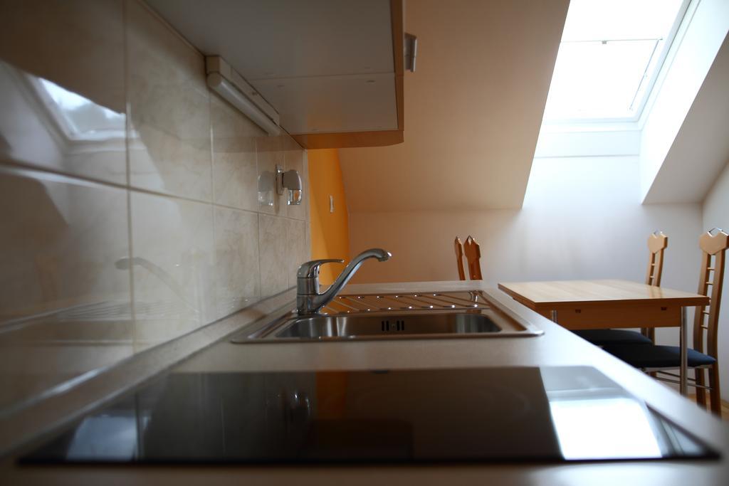 Apartments At Gostilna Martin Trbovlje Habitación foto